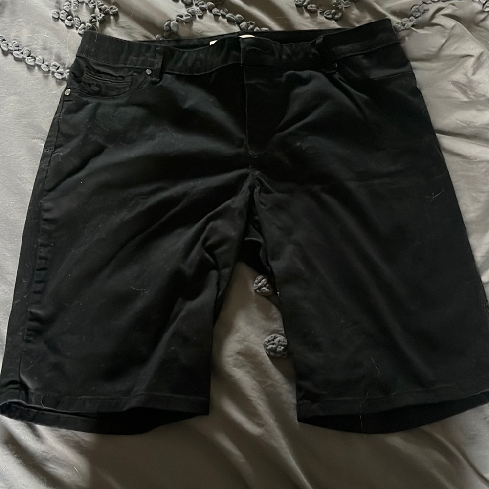 Women’s Gloria Vanderbilt Black Bermuda Shorts